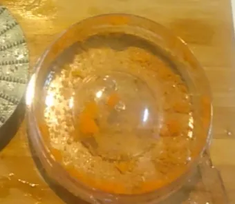 蓋にも細かく多量にこびりついてしまう