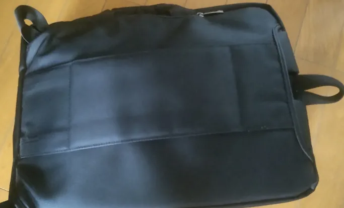 肩紐を収めた状態