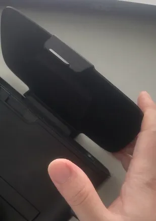 蓋を起こして、本体側に押し付ける