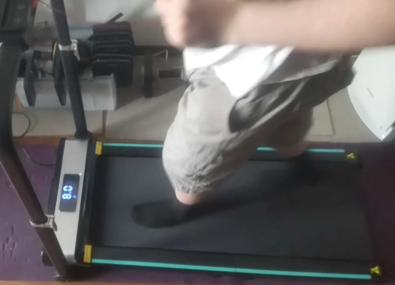 8kmだと速歩き、小走りくらい。<br>12kmだとジョギング以上ランニング未満になる。