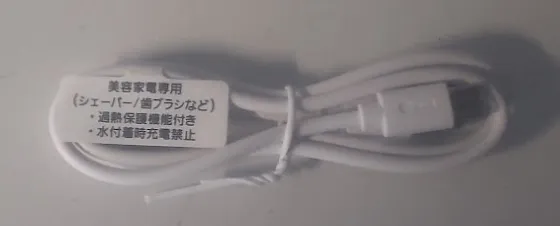 Type-Cの方に温度計みたいなマークのくぼみが付いている