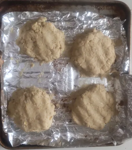 アルミホイルに乗せた状態。これだけ見るとコロッケの種みたい。
