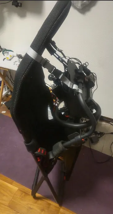 デフォルトの状態よりも折りたたみきれなくなるが、数センチくらいしか変わらず許容範囲であることと、各部位への負荷はないので良しとした。