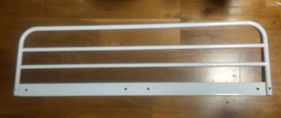 取り外したフレーム。110cmほどの幅があり、意外とでかい