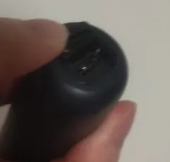 USB Type-Cで充電可能。USBの部分は蓋でカバーされる