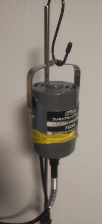 回転しないようにマステで半固定している