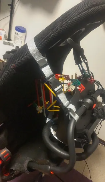 1つパーツを外す必要はあるが、取り付けたまま折り畳める